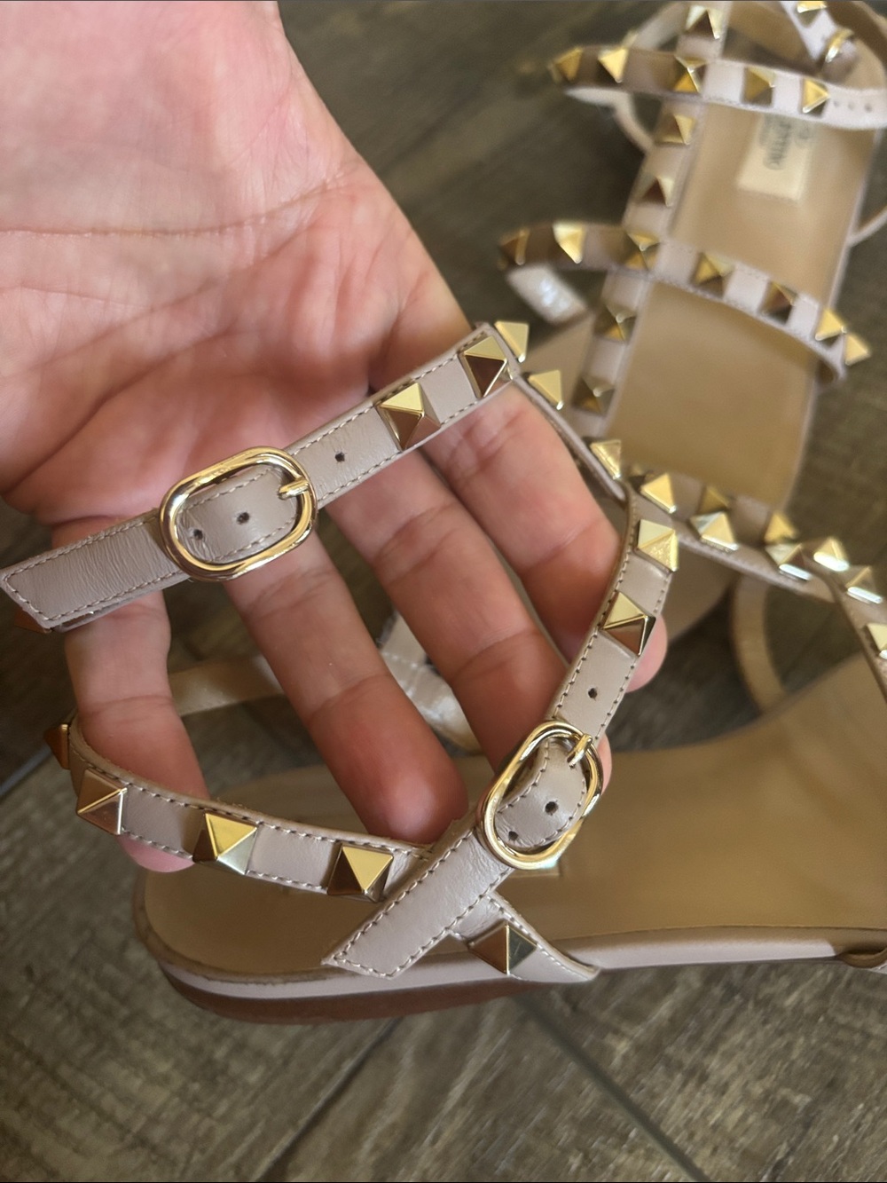 Valentino Garavani Rockstud Flat Calfskin Sandal With Straps size 38 - Picture 7 of 17